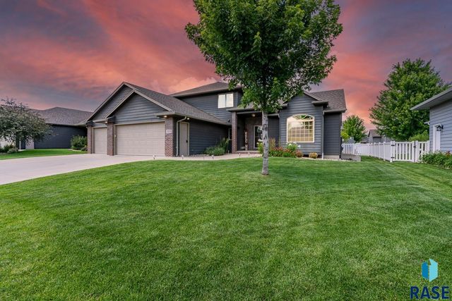 1004 W Whispering St Street, Sioux Falls, SD 57108