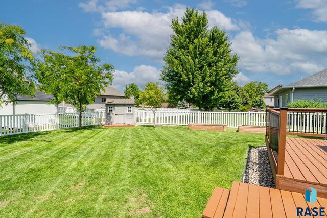 1004 W Whispering St Street, Sioux Falls, SD 57108