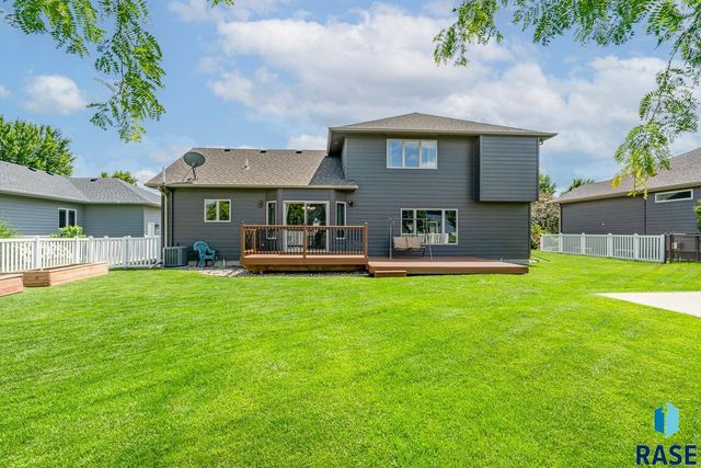 1004 W Whispering St Street, Sioux Falls, SD 57108