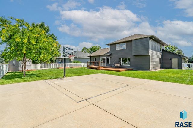 1004 W Whispering St Street, Sioux Falls, SD 57108