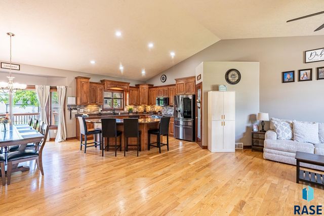 1004 W Whispering St Street, Sioux Falls, SD 57108