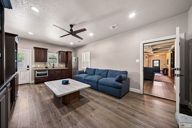 15820 Chippewa, Selma, TX 78154