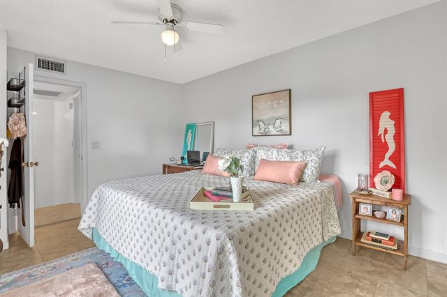 5808 SE Riverboat Drive 304, Stuart, FL 34997