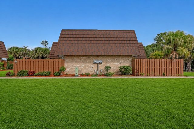 5808 SE Riverboat Drive 304, Stuart, FL 34997