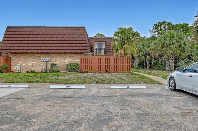 5808 SE Riverboat Drive 304, Stuart, FL 34997