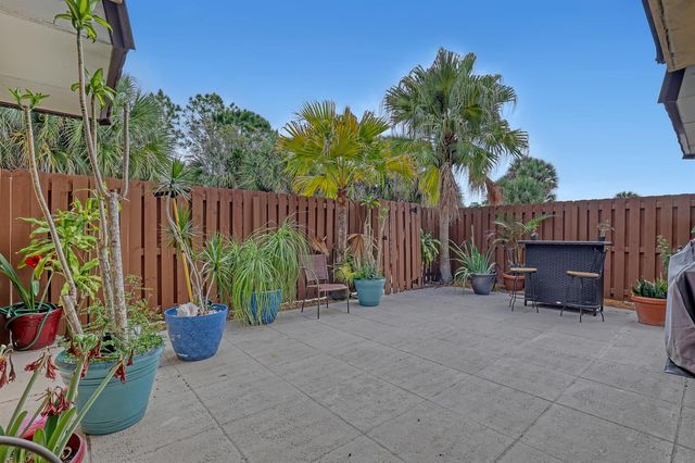 5808 SE Riverboat Drive 304, Stuart, FL 34997
