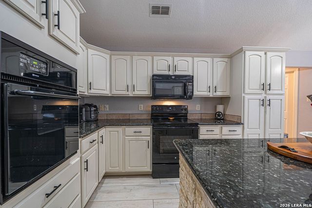 119 SCENIC HILLS, La Vernia, TX 78121