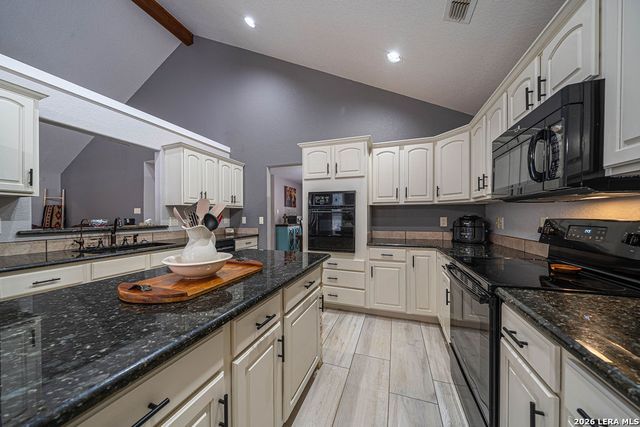 119 SCENIC HILLS, La Vernia, TX 78121