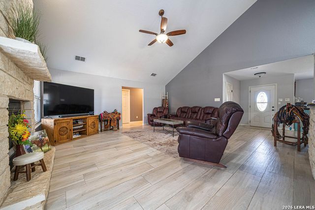 119 SCENIC HILLS, La Vernia, TX 78121