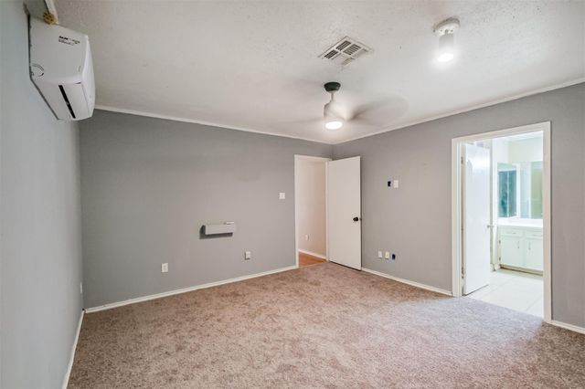 300 N Market Street, Louise, TX 77455