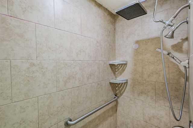 300 N Market Street, Louise, TX 77455