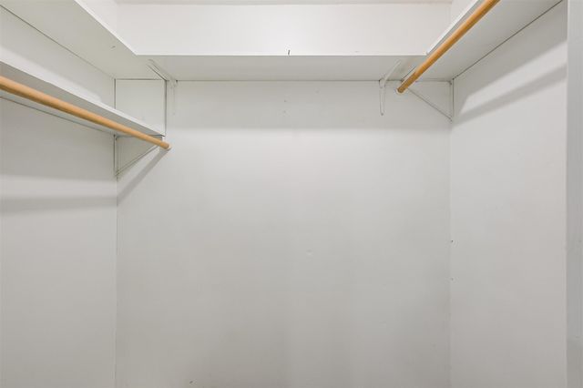 300 N Market Street, Louise, TX 77455