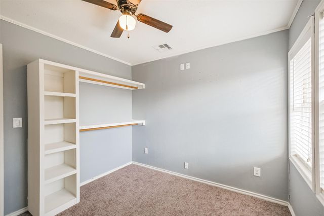 300 N Market Street, Louise, TX 77455