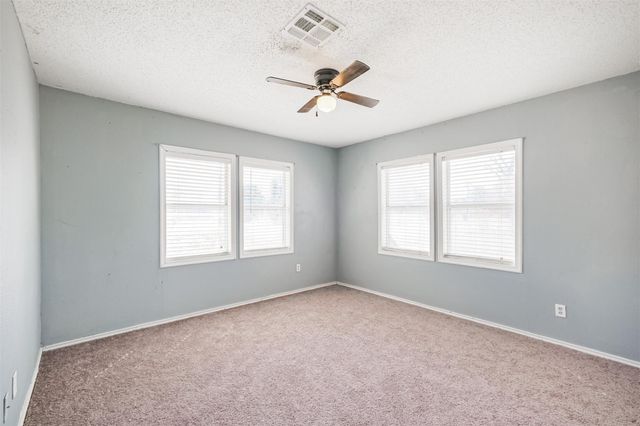 300 N Market Street, Louise, TX 77455