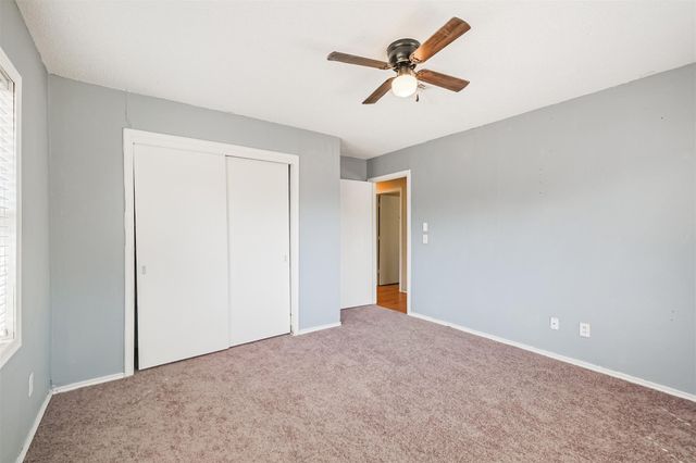 300 N Market Street, Louise, TX 77455