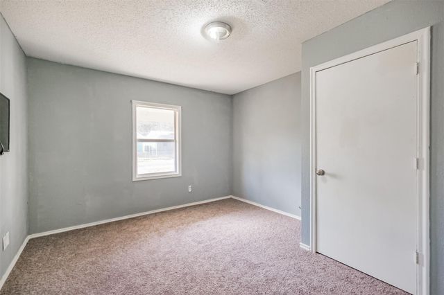 300 N Market Street, Louise, TX 77455