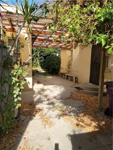 3805 Linden Avenue, Long Beach, CA 90807