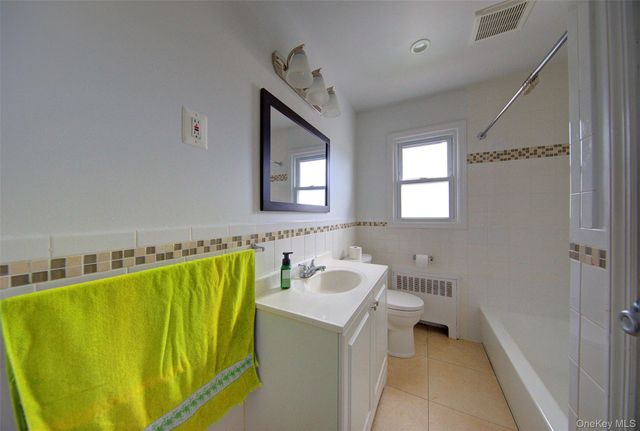 1322 G Street, Valley Stream, NY 11580