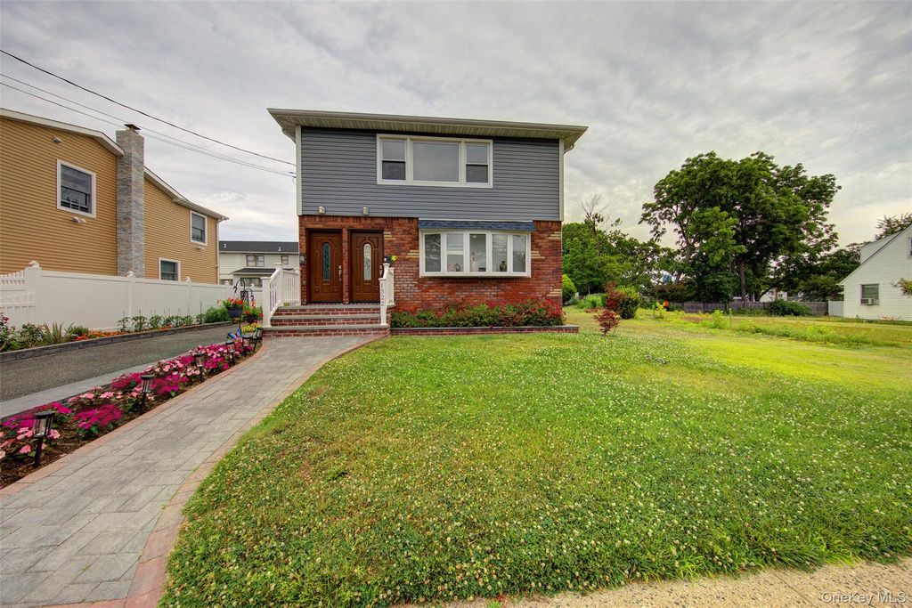 1322 G Street, Valley Stream, NY 11580