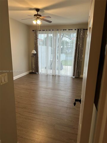 1471 NW 159th Ave, Pembroke Pines, FL 33028