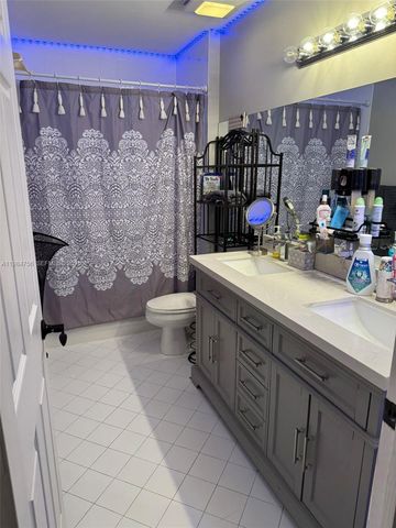 1471 NW 159th Ave, Pembroke Pines, FL 33028