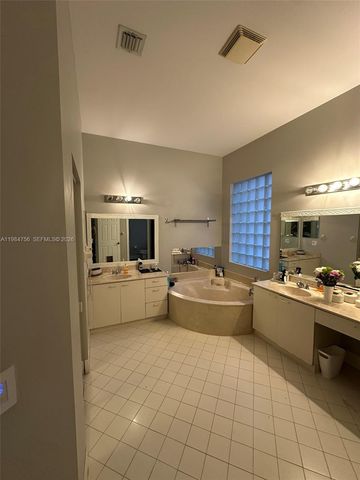 1471 NW 159th Ave, Pembroke Pines, FL 33028