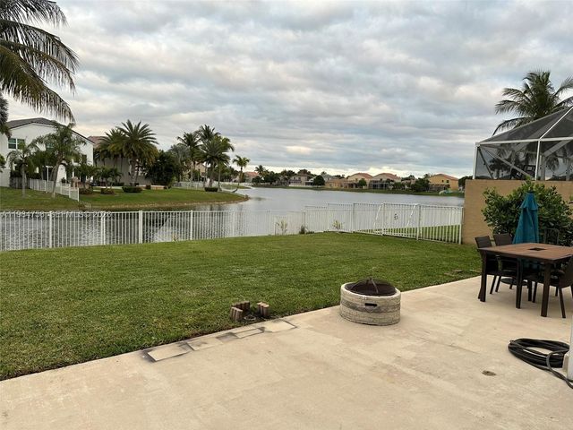 1471 NW 159th Ave, Pembroke Pines, FL 33028