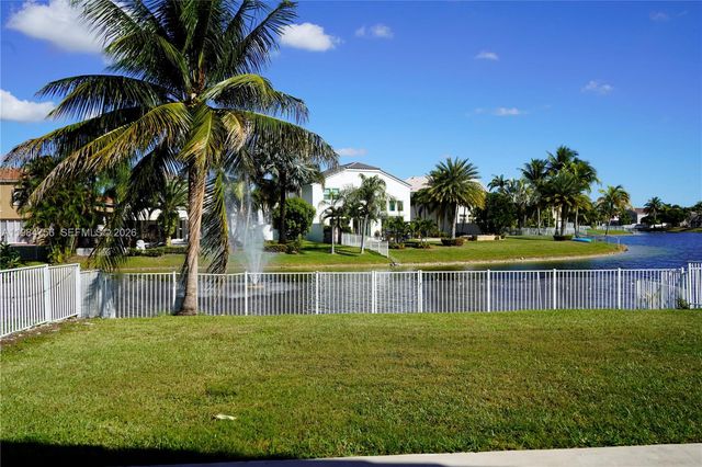 1471 NW 159th Ave, Pembroke Pines, FL 33028