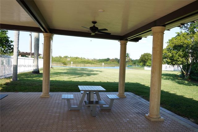 1471 NW 159th Ave, Pembroke Pines, FL 33028