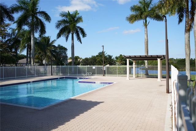 1471 NW 159th Ave, Pembroke Pines, FL 33028