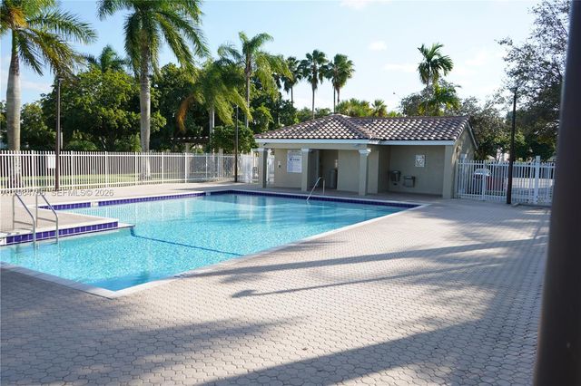 1471 NW 159th Ave, Pembroke Pines, FL 33028