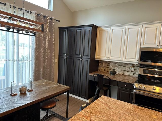 1471 NW 159th Ave, Pembroke Pines, FL 33028