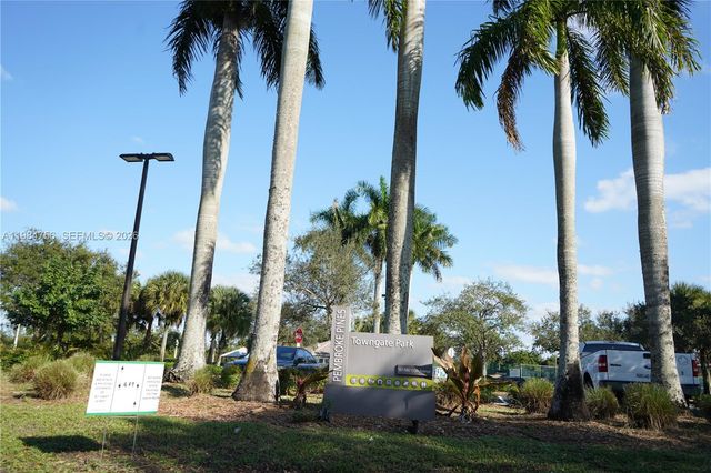 1471 NW 159th Ave, Pembroke Pines, FL 33028