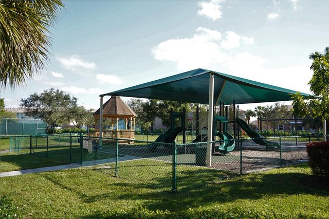 1471 NW 159th Ave, Pembroke Pines, FL 33028