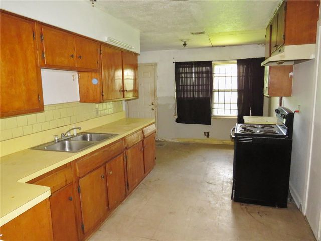 5635 Ashburn Street, Houston, TX 77033