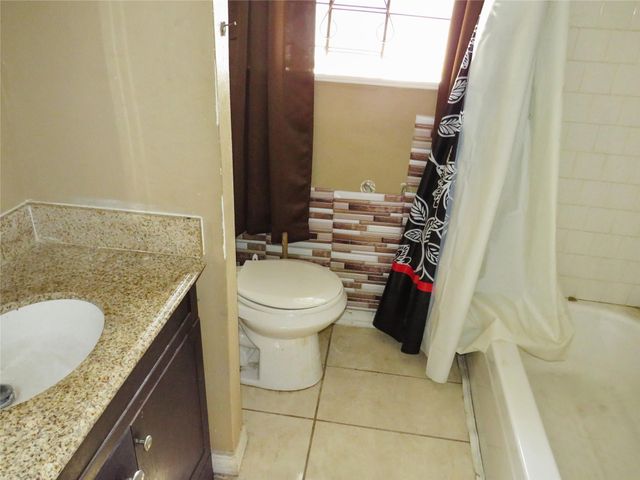 5635 Ashburn Street, Houston, TX 77033