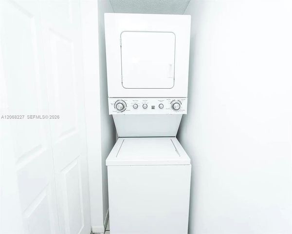 576 NW 114th Avenue 203, Sweetwater, FL 33172