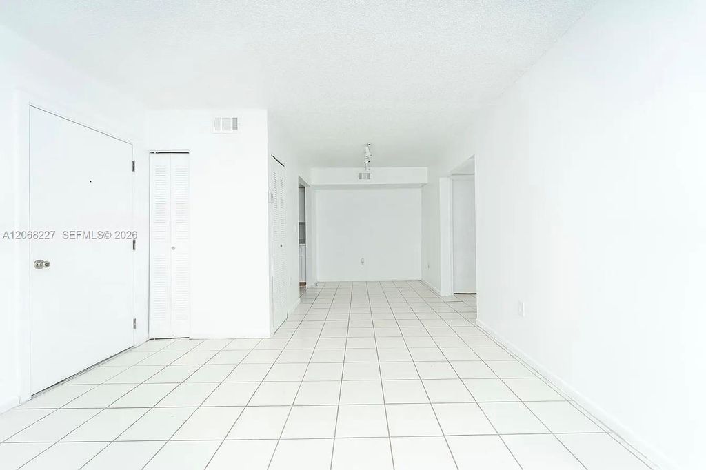 576 NW 114th Avenue 203, Sweetwater, FL 33172