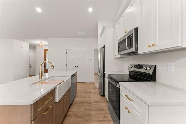 618 Thomas Road, Cleveland, GA 30528