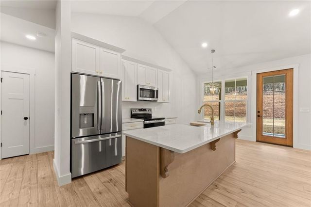 618 Thomas Road, Cleveland, GA 30528