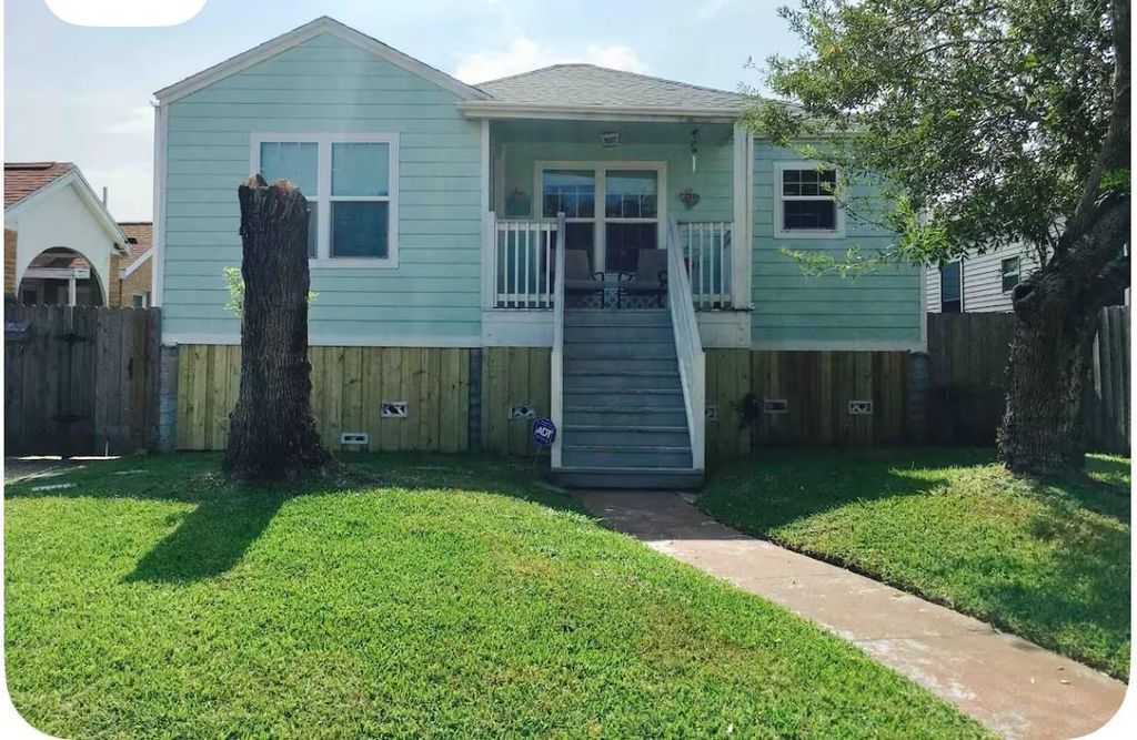 5219 Avenue Q, Galveston, TX 77551