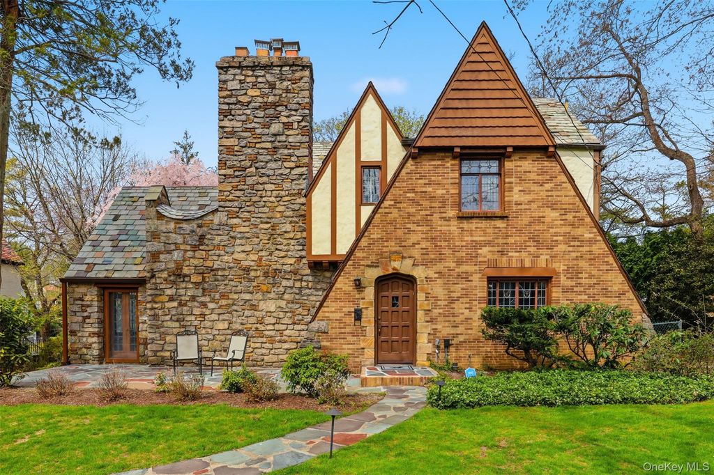 126 Taymil Road, New Rochelle, NY 10804