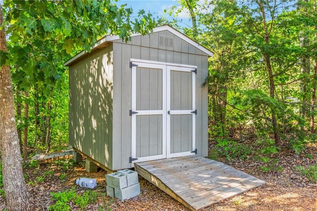 152 Hepler Hylls Court, Thomasville, NC 27360