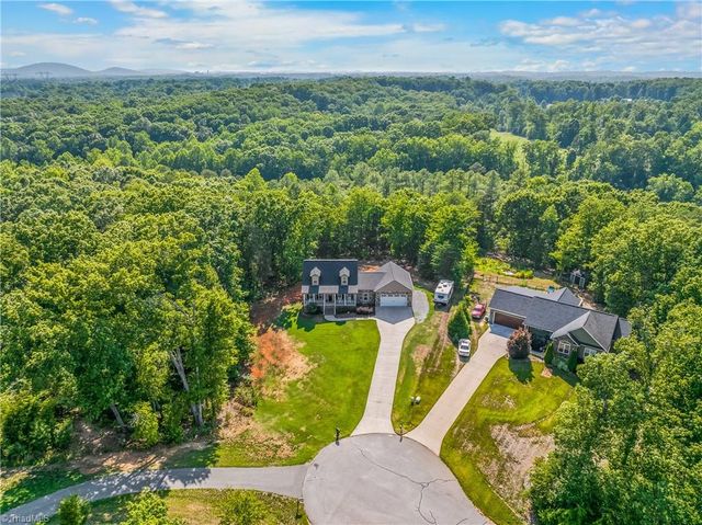 152 Hepler Hylls Court, Thomasville, NC 27360