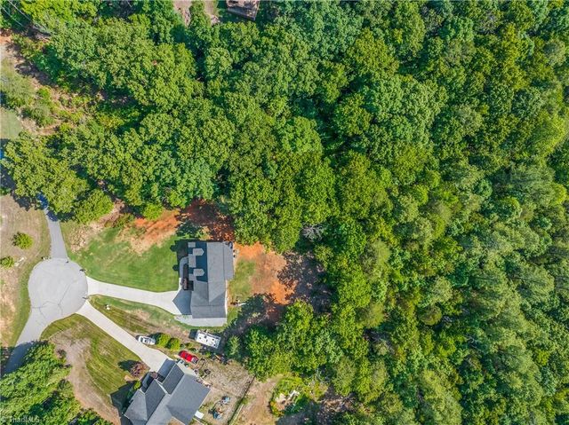 152 Hepler Hylls Court, Thomasville, NC 27360