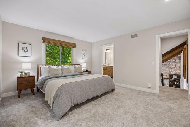 17835 6th Avenue N, Plymouth, MN 55447