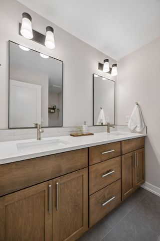 17835 6th Avenue N, Plymouth, MN 55447