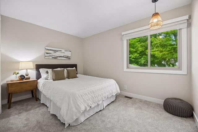 17835 6th Avenue N, Plymouth, MN 55447