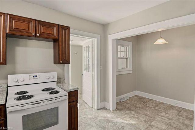 2133 Konnoak View Drive, Winston-salem, NC 27127