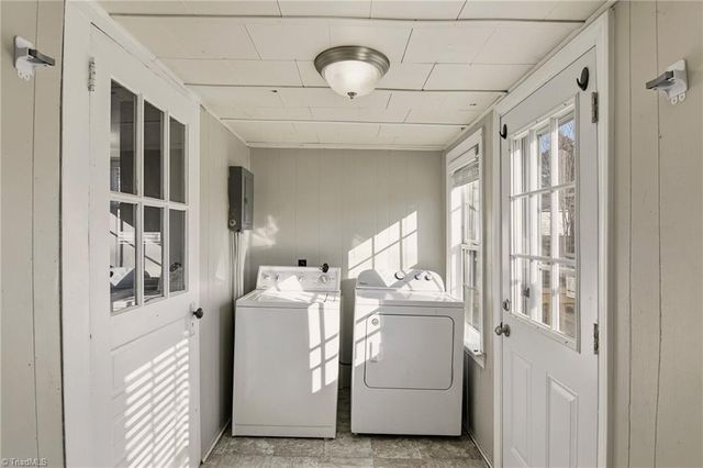 2133 Konnoak View Drive, Winston-salem, NC 27127